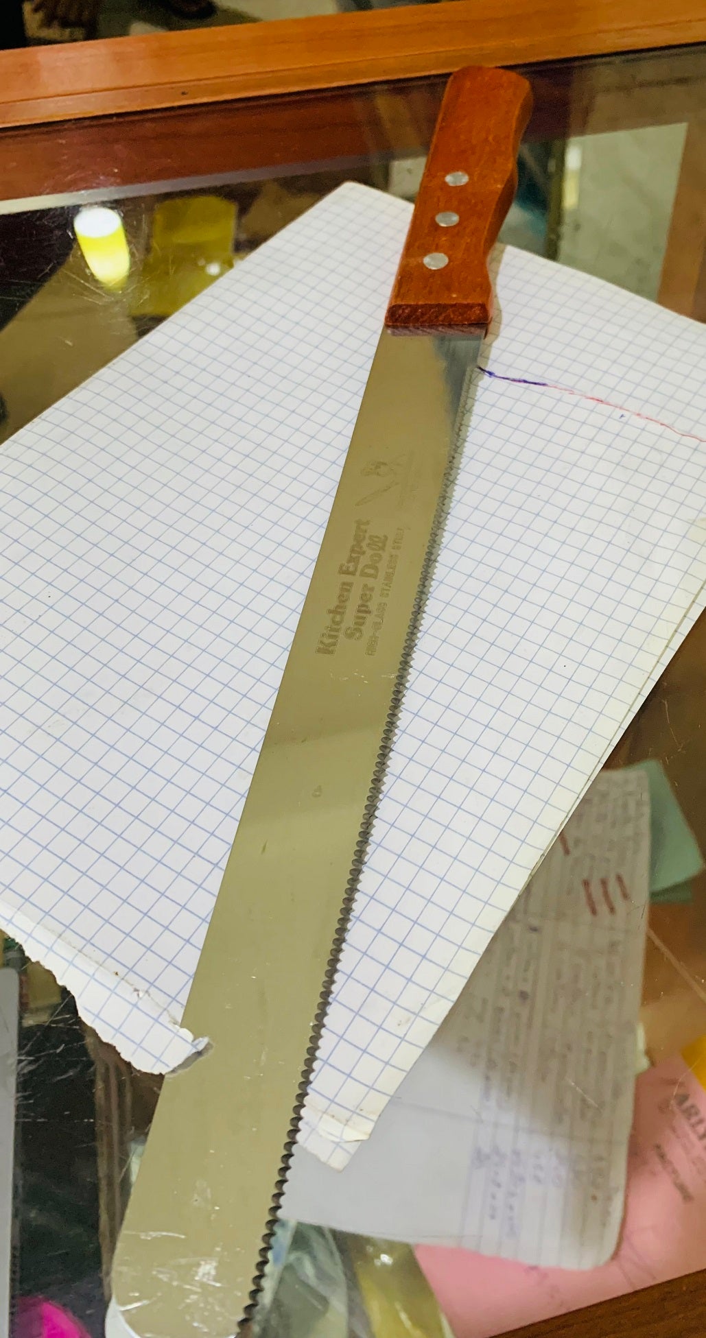 Couteau à scie petites dents